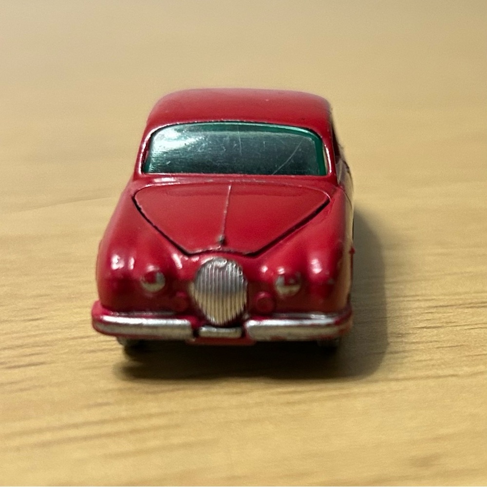 No 65 Jaguar 3.4 Litre Sedan Matchbox Car - Picture 2 of 6